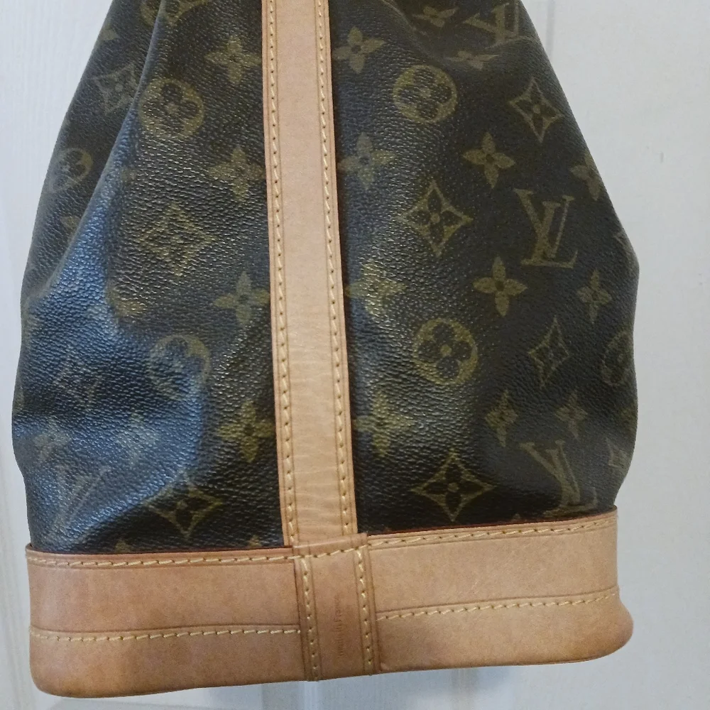 (AUTHENTICATED)Louis Vuitton Shoulder Bag - Picture 5 of 10